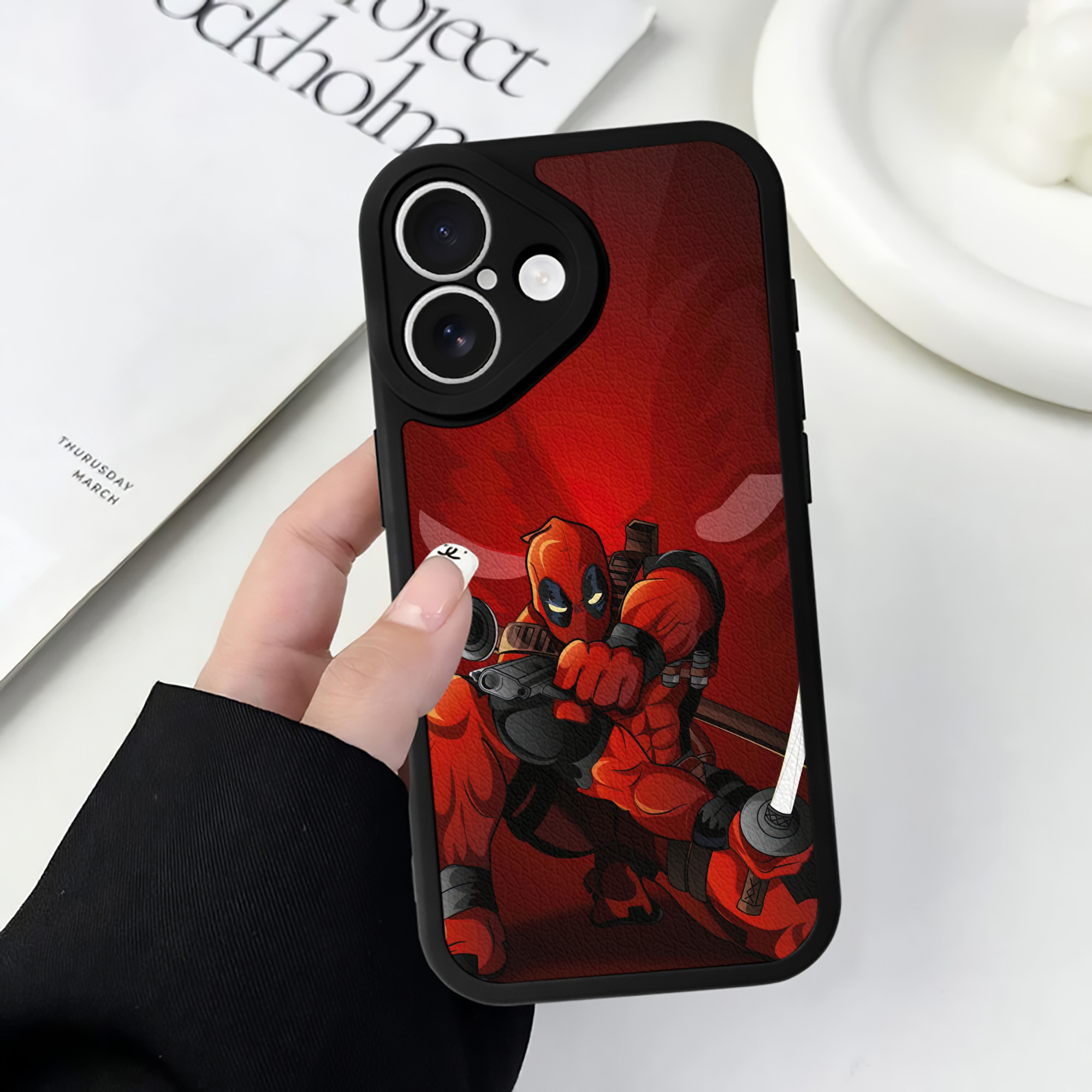 （画像用） Deadpool デッドプール 【iPhone 16シリーズ対応】シリコンスマホケース（レザー調） 材質：シリコン